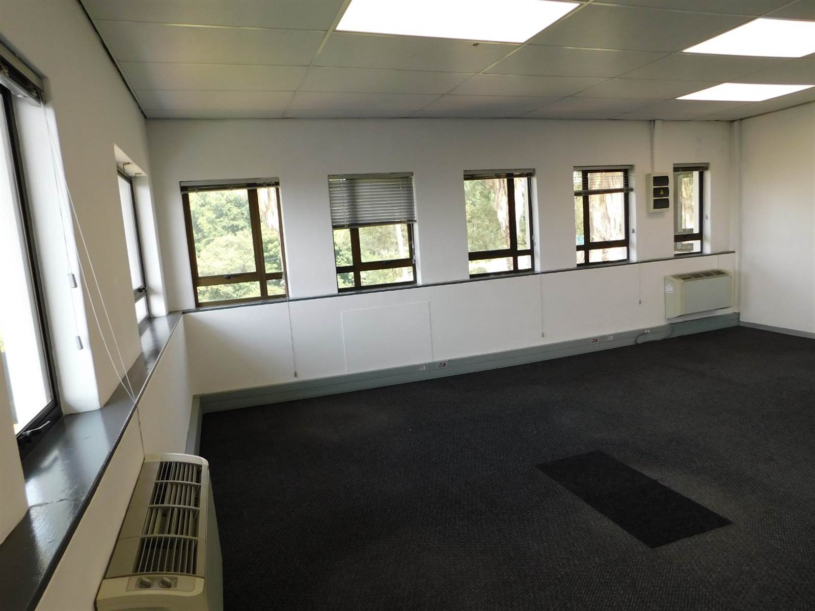 144  m² Office Space in Hyde Park photo number 16