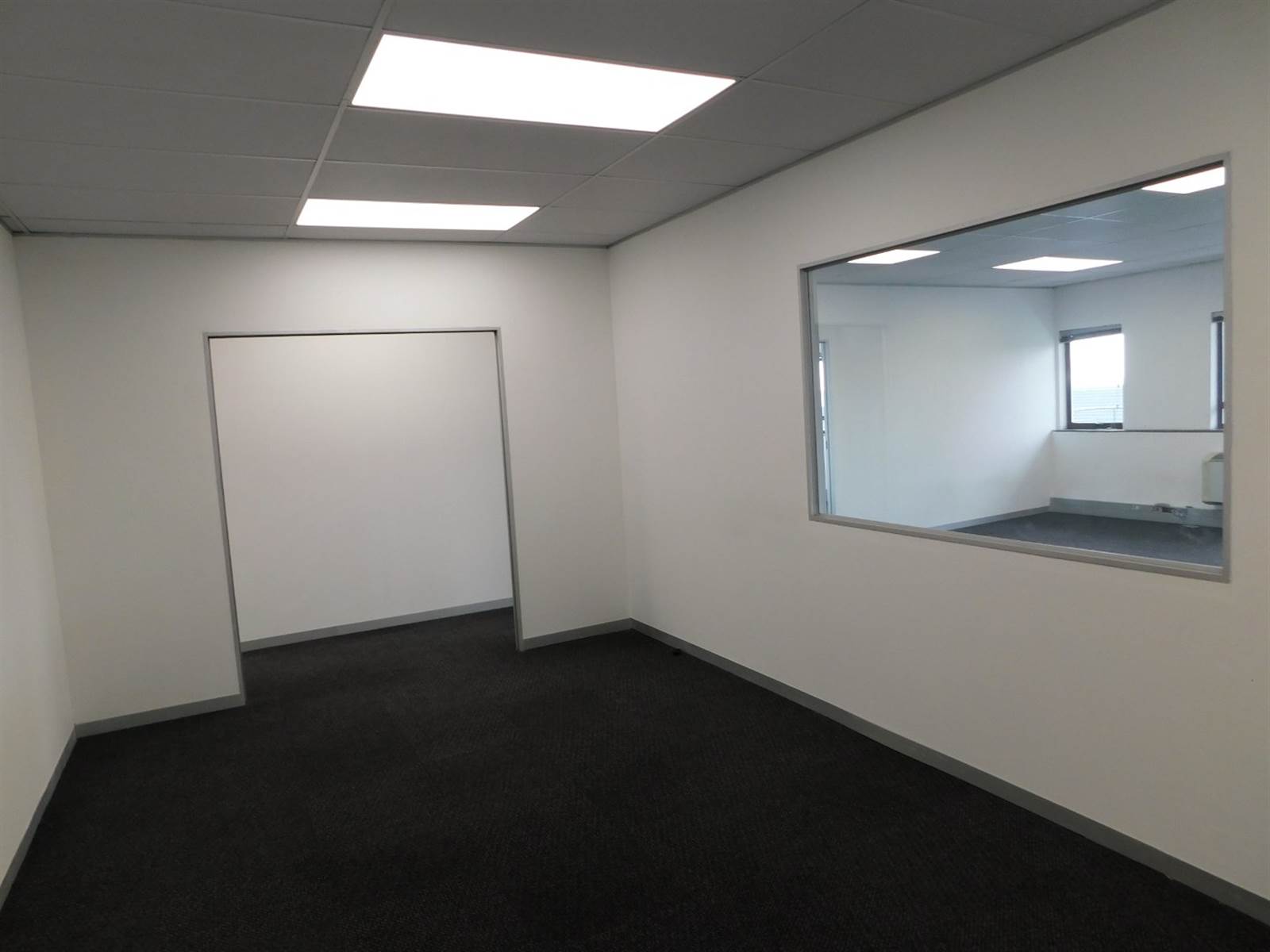 144  m² Office Space in Hyde Park photo number 17