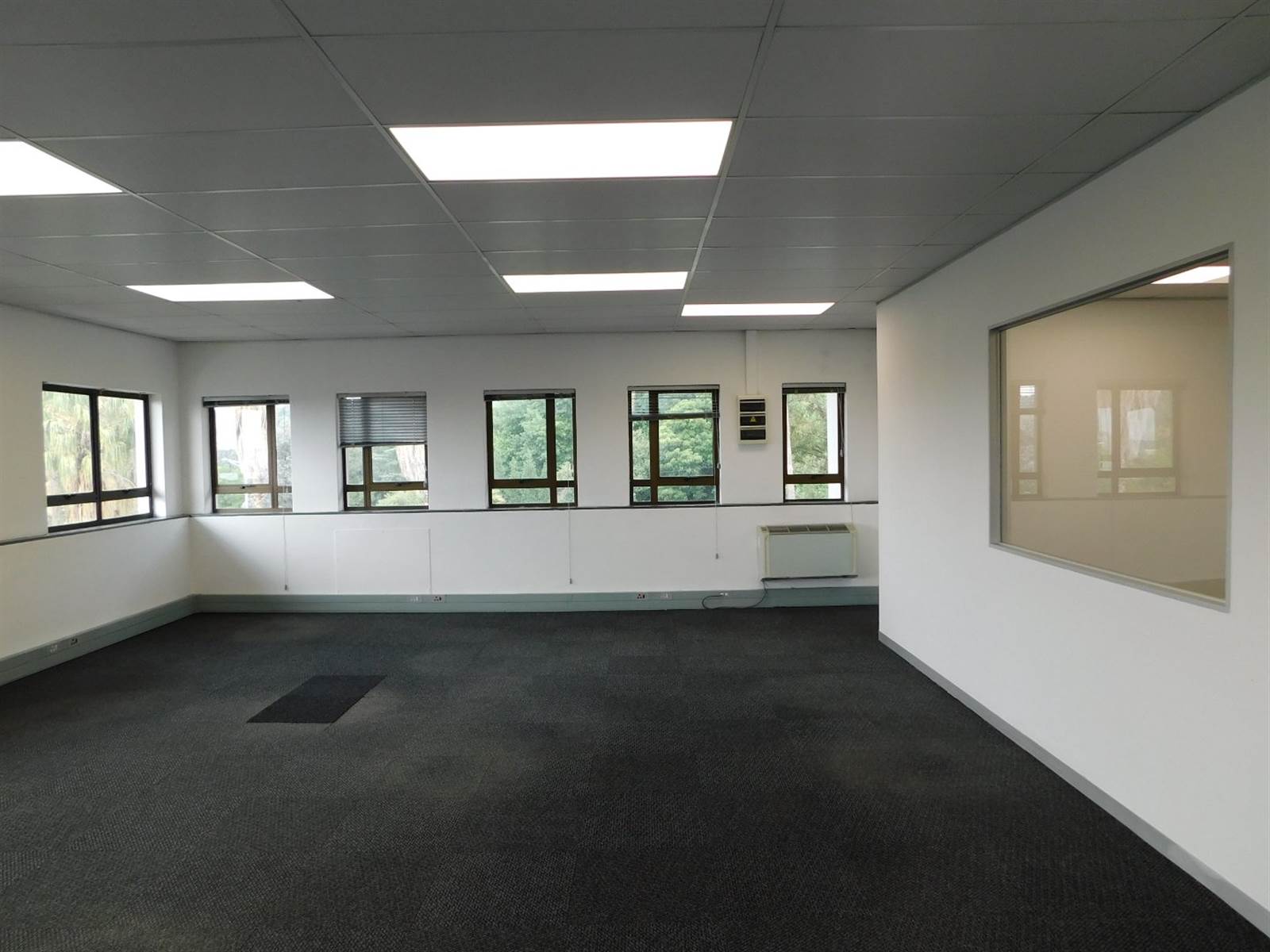 144  m² Office Space in Hyde Park photo number 9