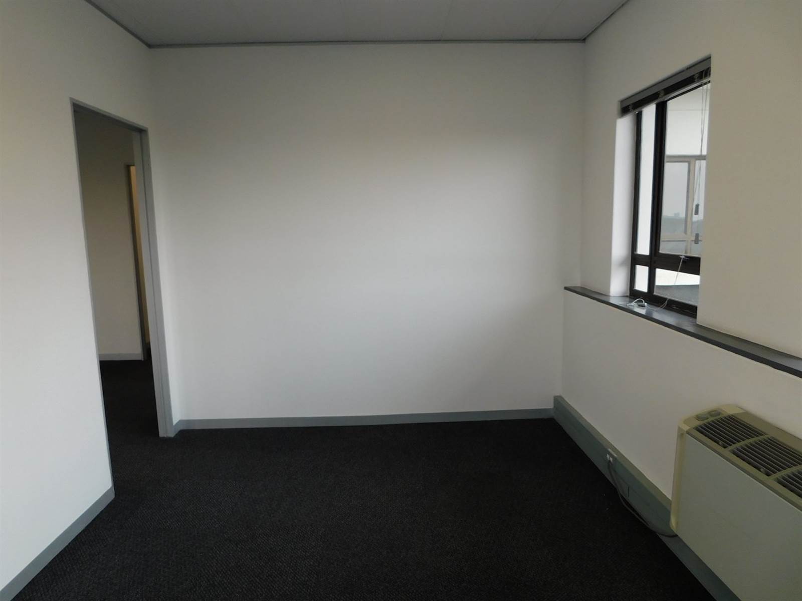144  m² Office Space in Hyde Park photo number 15