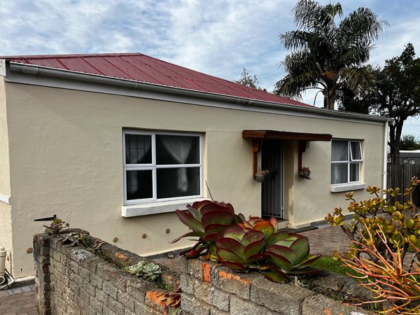6 Bedroom House 6 Bedroom House