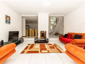 7 Bed House in Chantelle