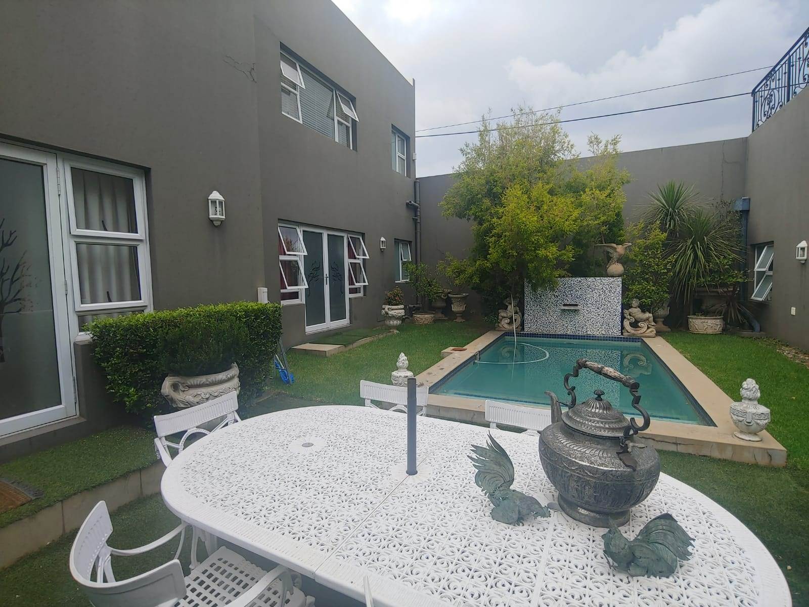 1 Bed Apartment in Parkhurst photo number 3