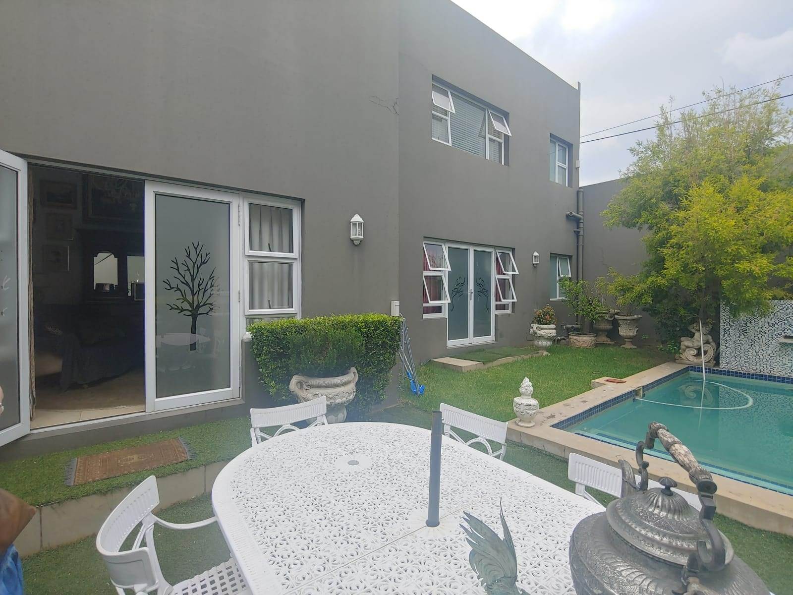1 Bed Apartment in Parkhurst photo number 2