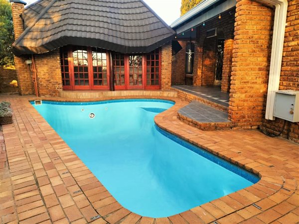 4 Bedroom House 4 Bedroom House