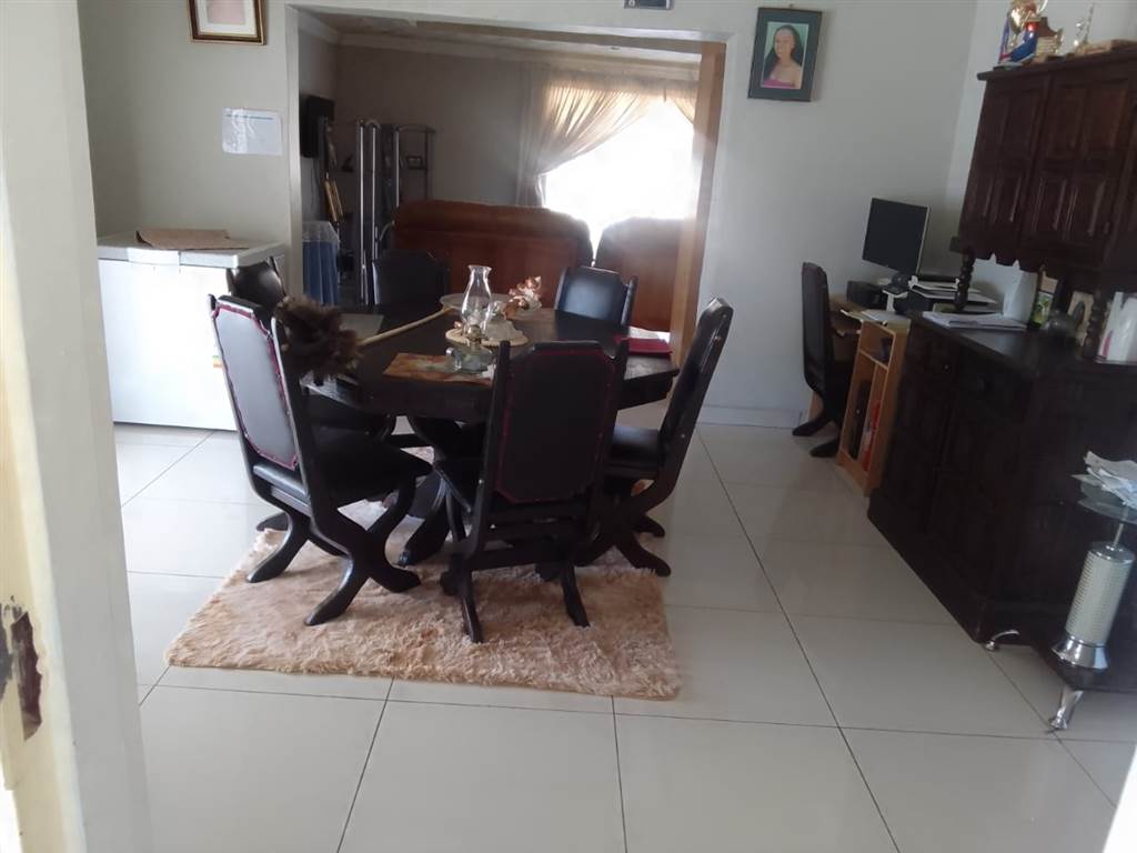 4 Bed House in Mafikeng photo number 16