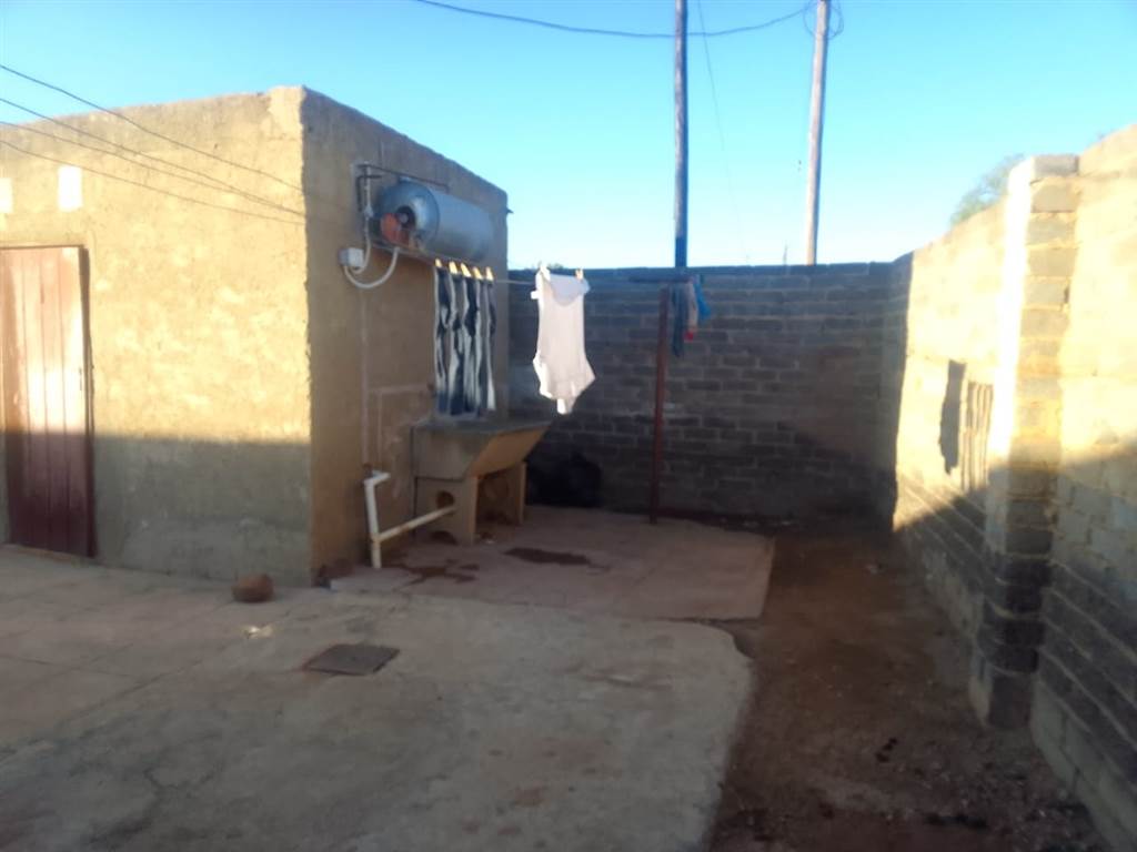 4 Bed House in Mafikeng photo number 9