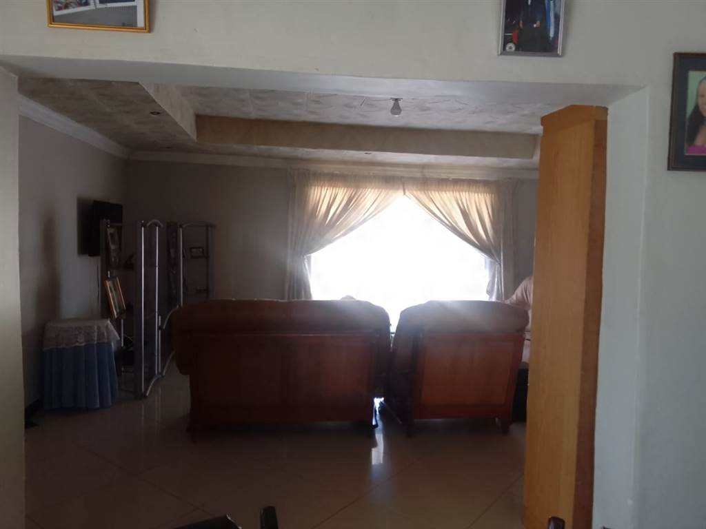 4 Bed House in Mafikeng photo number 27