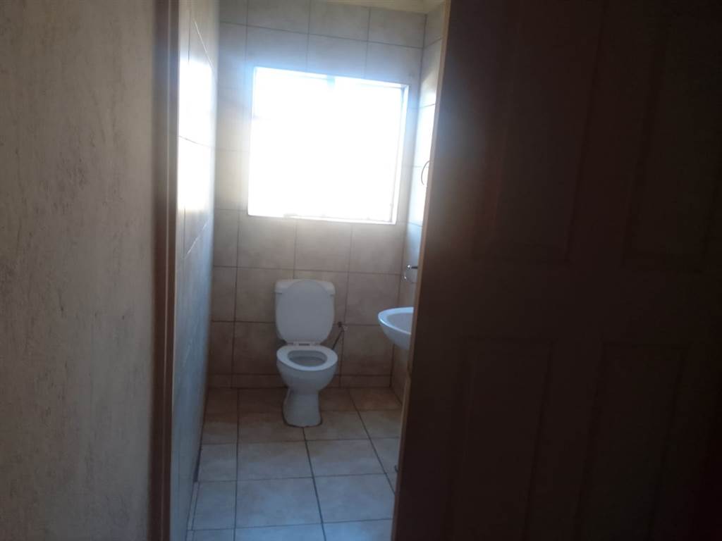 4 Bed House in Mafikeng photo number 30