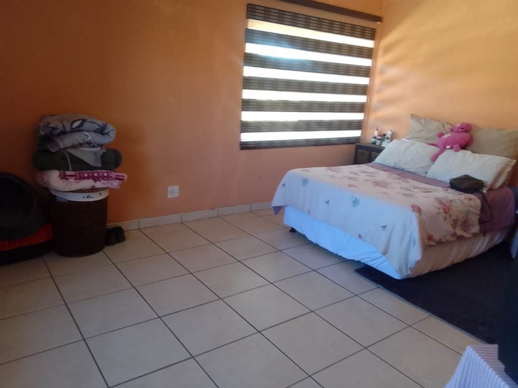 4 Bed House in Mafikeng photo number 21
