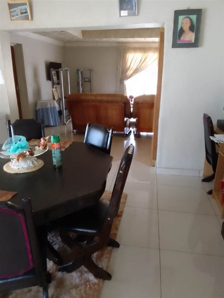 4 Bed House in Mafikeng photo number 19