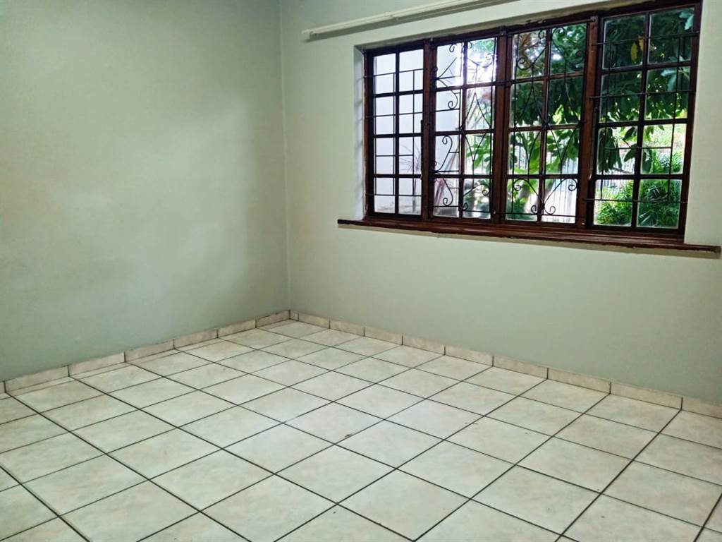 2 Bed Simplex in Pinetown Central photo number 11