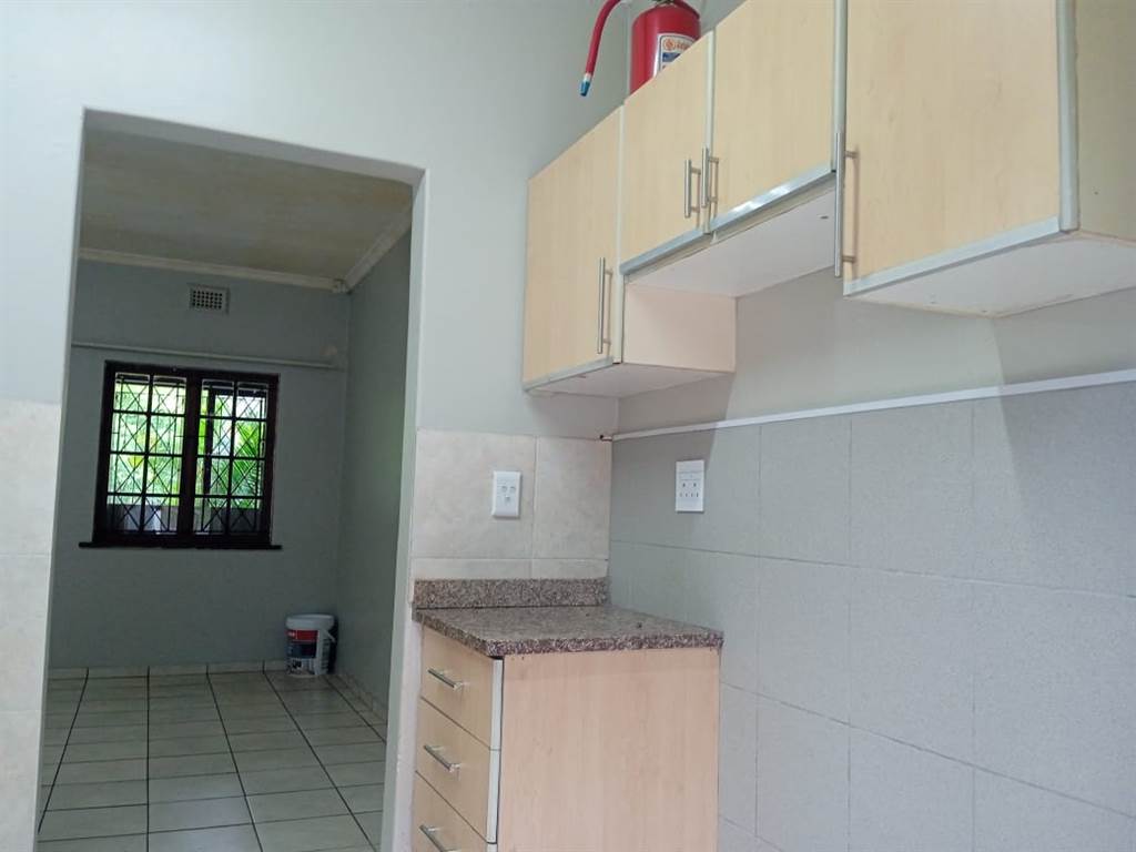 2 Bed Simplex in Pinetown Central photo number 3