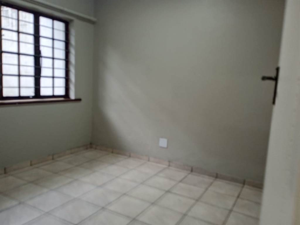 2 Bed Simplex in Pinetown Central photo number 12