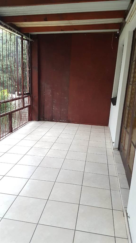 2 Bed Simplex in Pinetown Central photo number 5