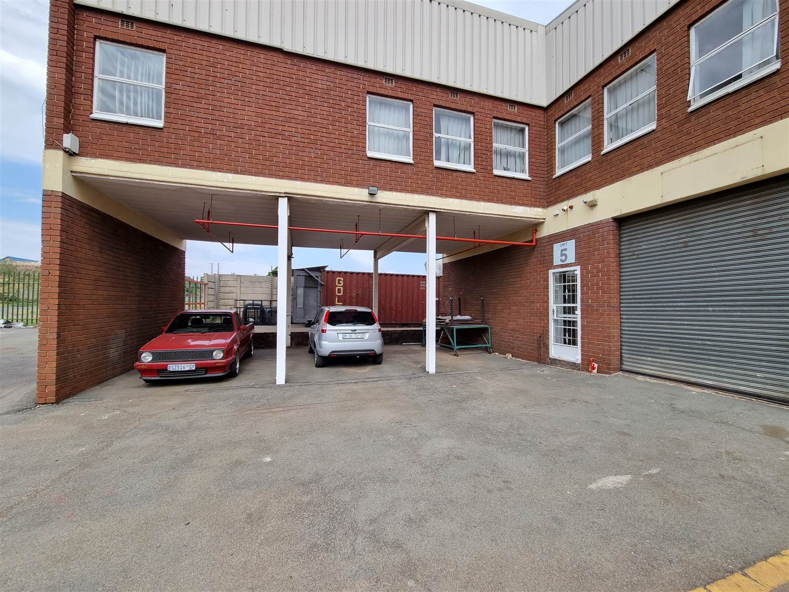 445  m² Industrial space in Selby photo number 1
