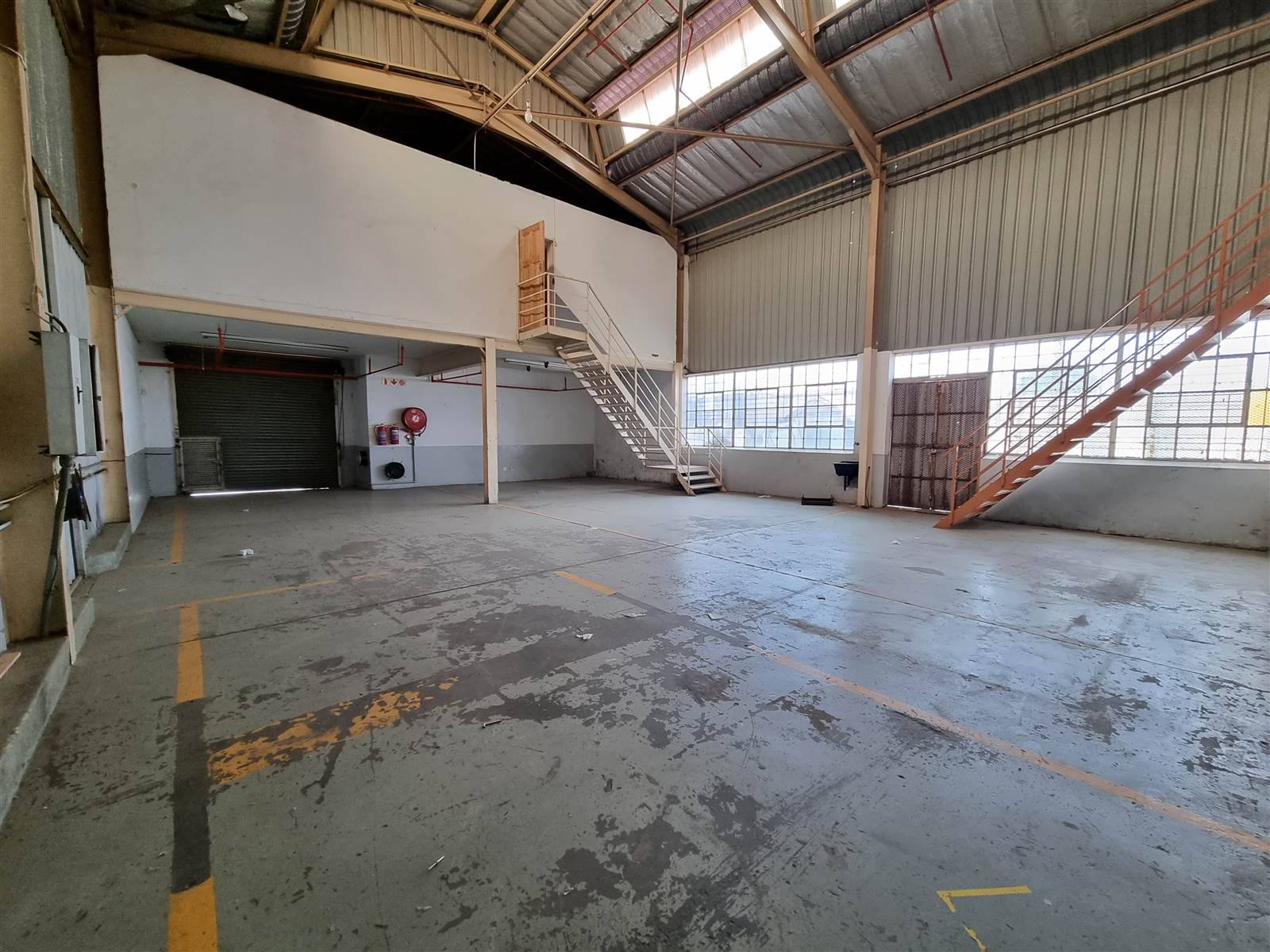 445  m² Industrial space in Selby photo number 3