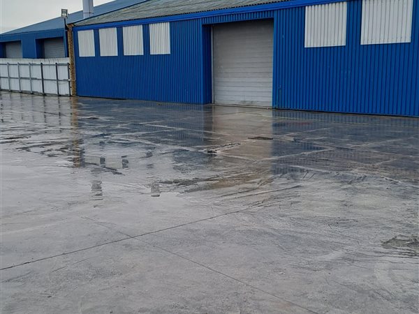 1 400  m² Industrial space