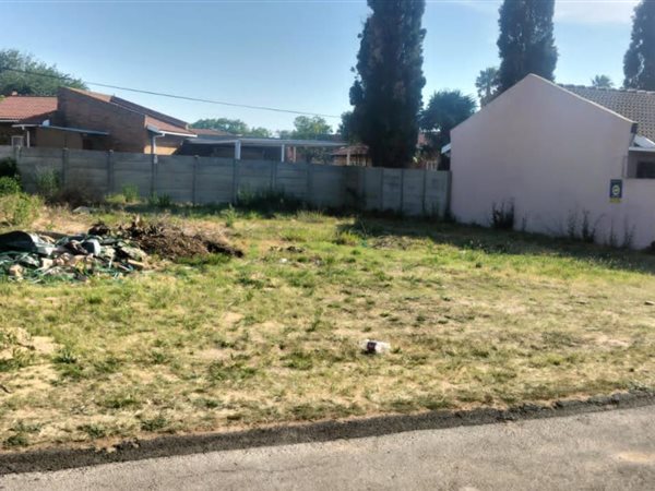 352 m² Land