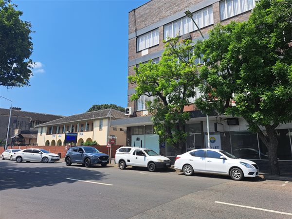 248  m² Commercial space