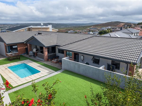 4 Bedroom House 4 Bedroom House