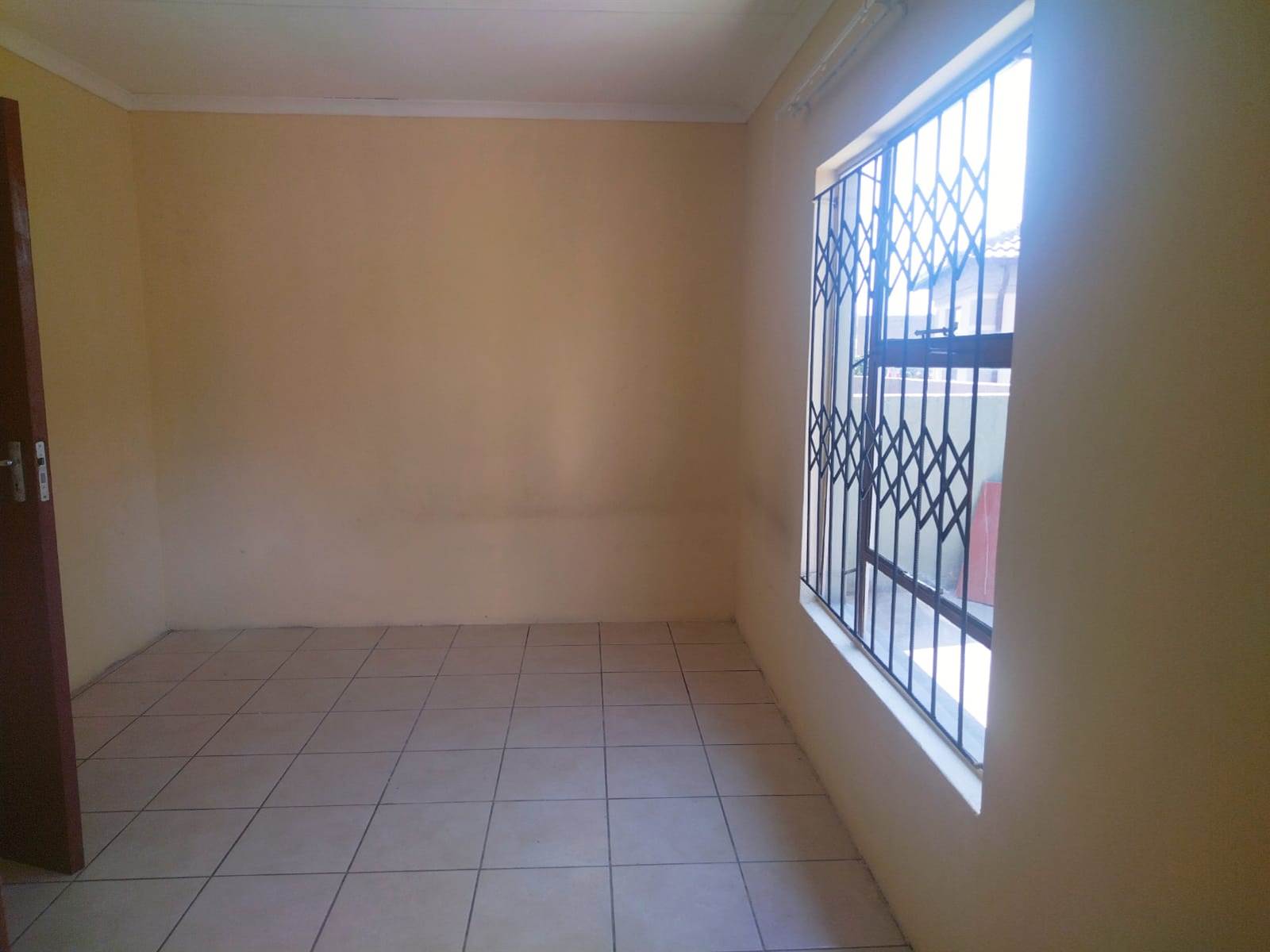 4 Bed House in Olievenhoutbosch photo number 2