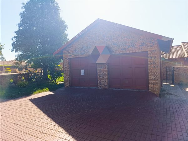 4 Bedroom House 4 Bedroom House