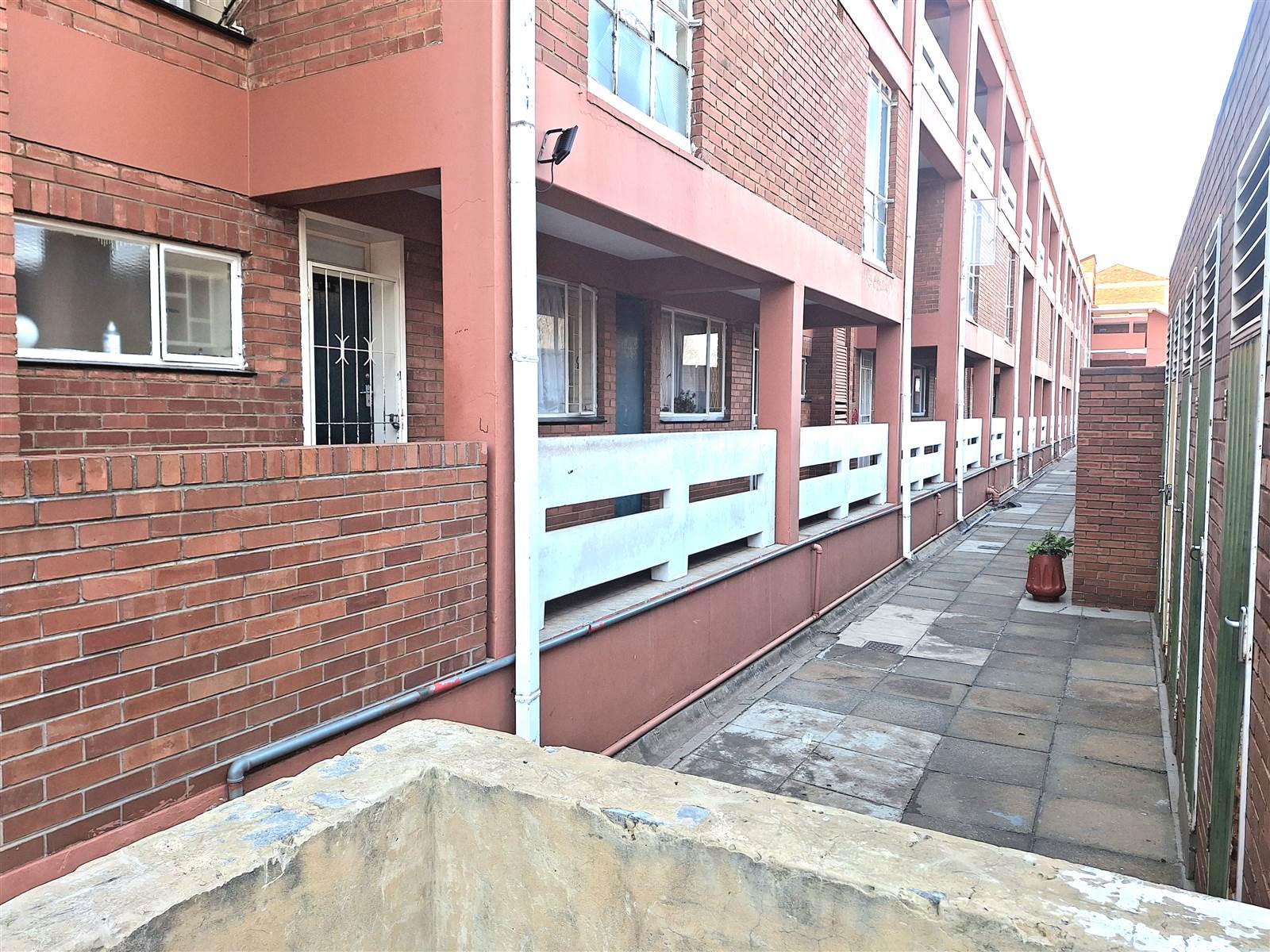 3 Bed Apartment in Jeppestown photo number 6