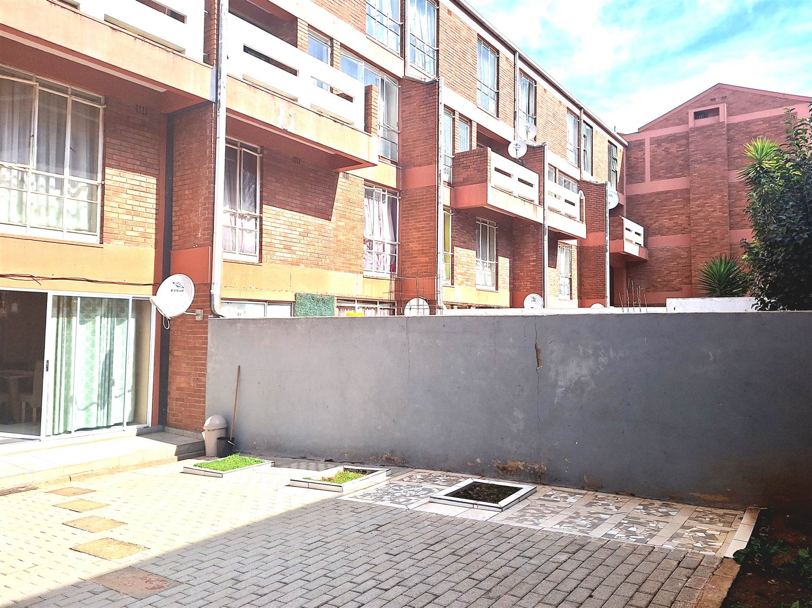 3 Bed Apartment in Jeppestown photo number 17