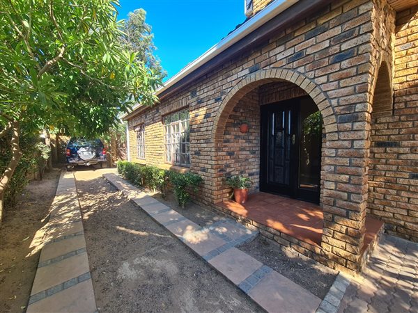 5 Bedroom House 5 Bedroom House