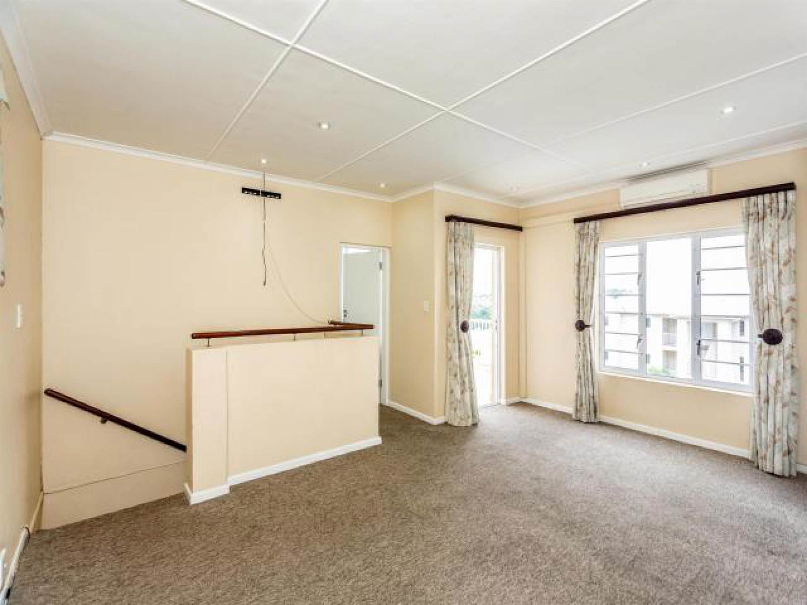 3 Bed Townhouse in Beacon Bay photo number 6
