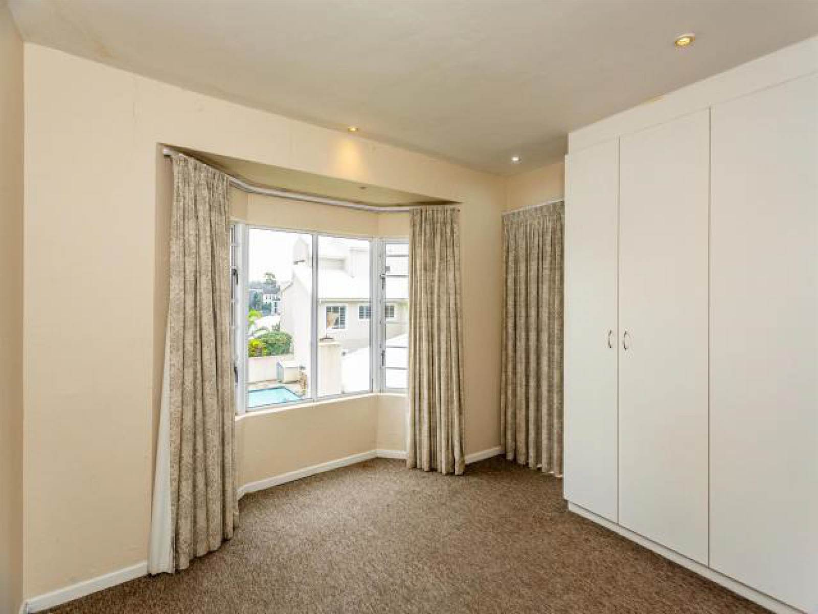 3 Bed Townhouse in Beacon Bay photo number 15