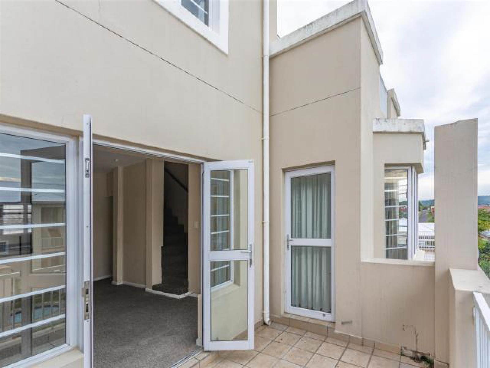 3 Bed Townhouse in Beacon Bay photo number 18