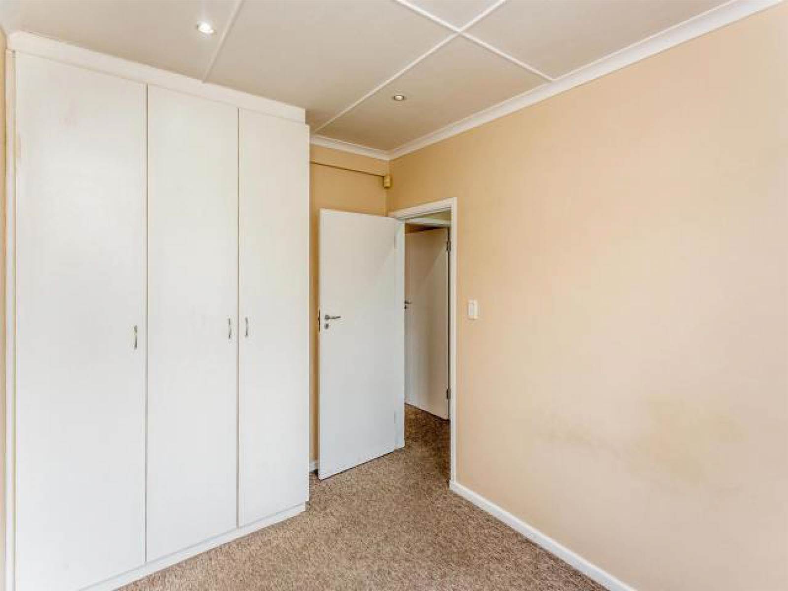 3 Bed Townhouse in Beacon Bay photo number 13