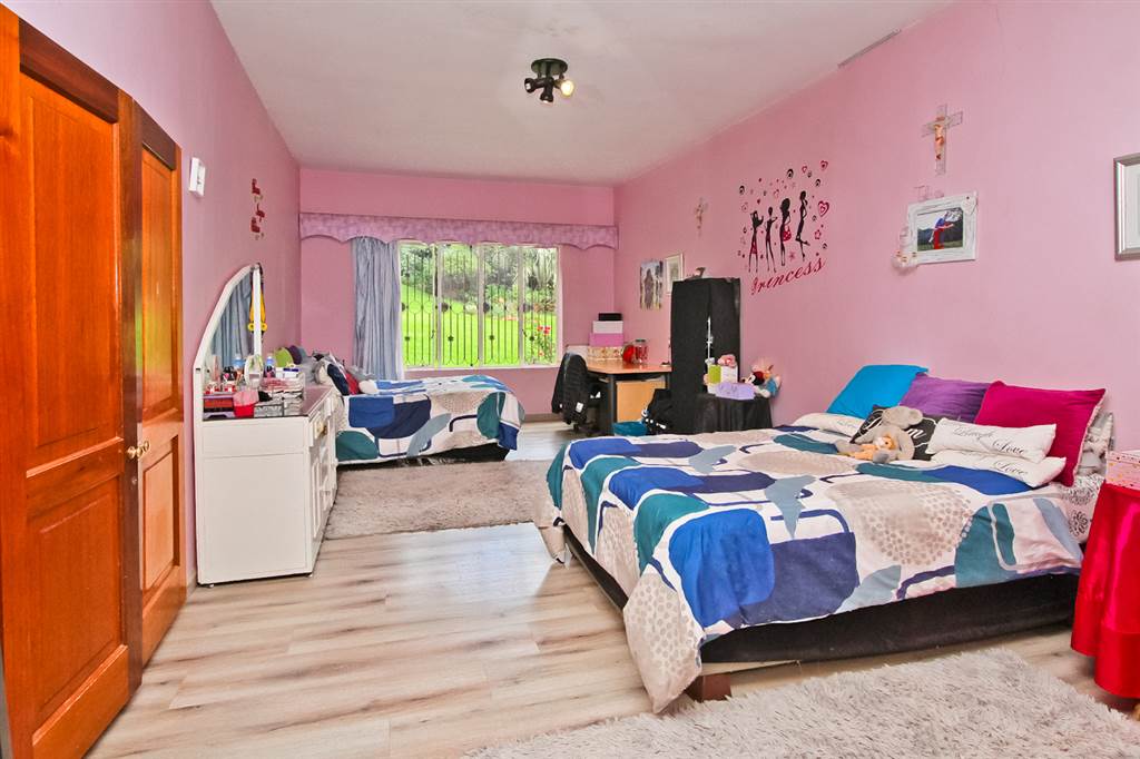 3 Bed House in Cyrildene photo number 9