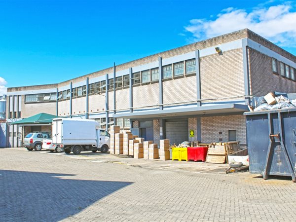 651  m² Industrial space