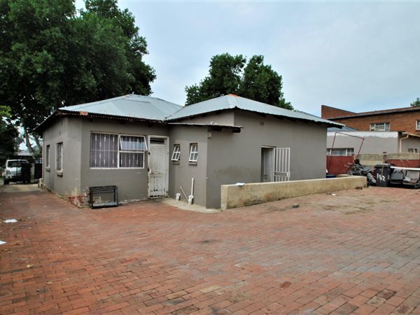 8 Bed House in Turffontein