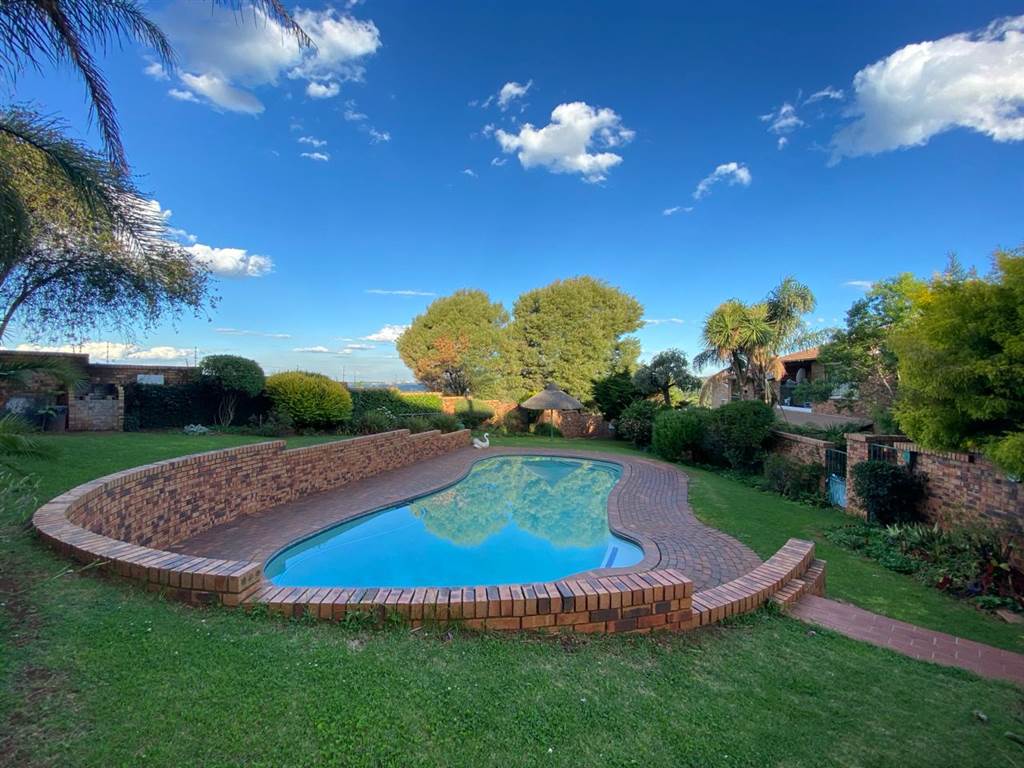 3 Bed Apartment in Northcliff photo number 21