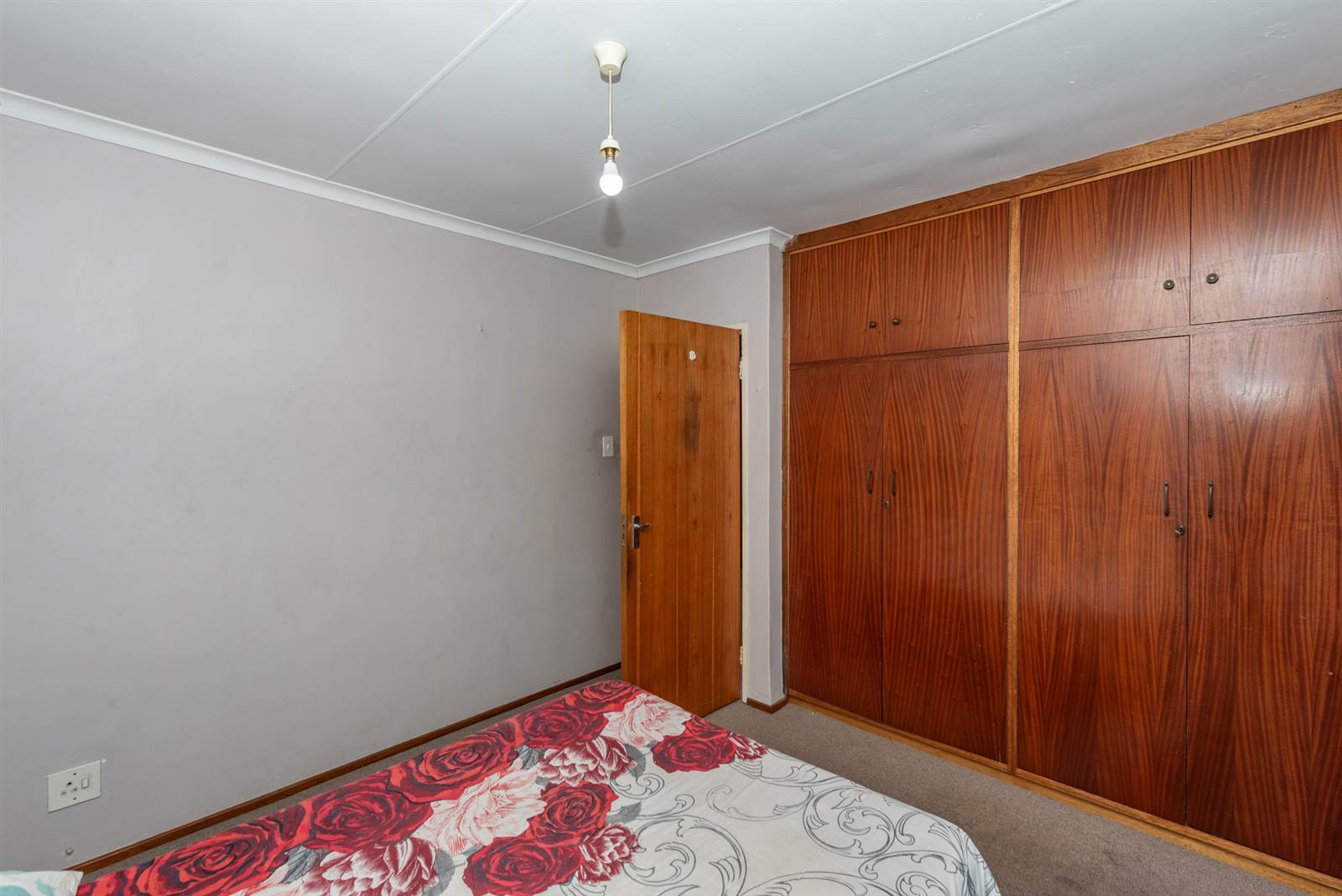 2 Bed Apartment in Rowallan Park and surrounds photo number 9
