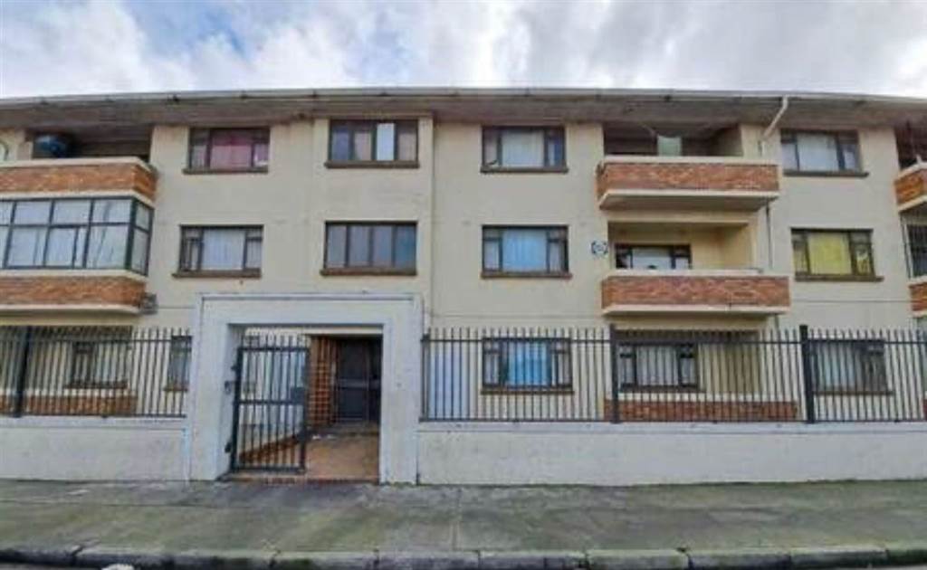 2 Bed Apartment in Parow Central photo number 1