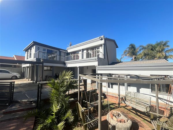 4 Bedroom House 4 Bedroom House