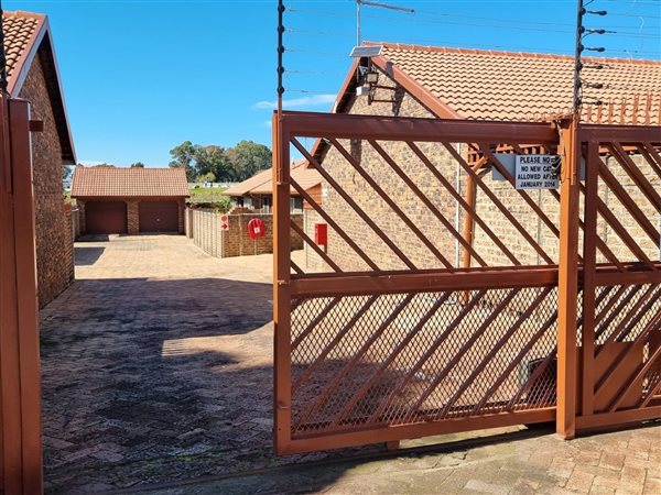 2 Bedroom Townhouse 2 Bedroom Townhouse