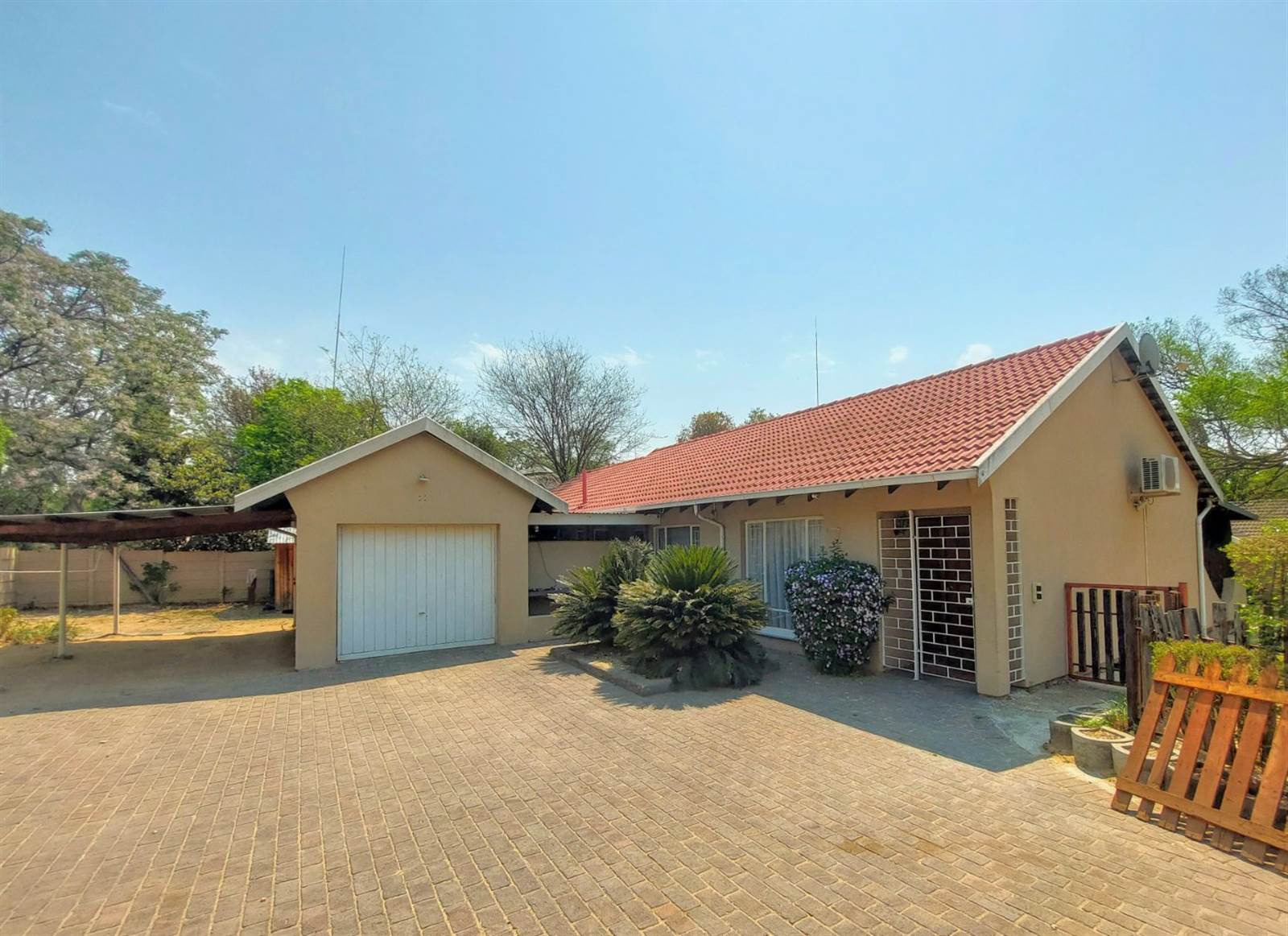 3 Bed House in Johannesburg North photo number 2