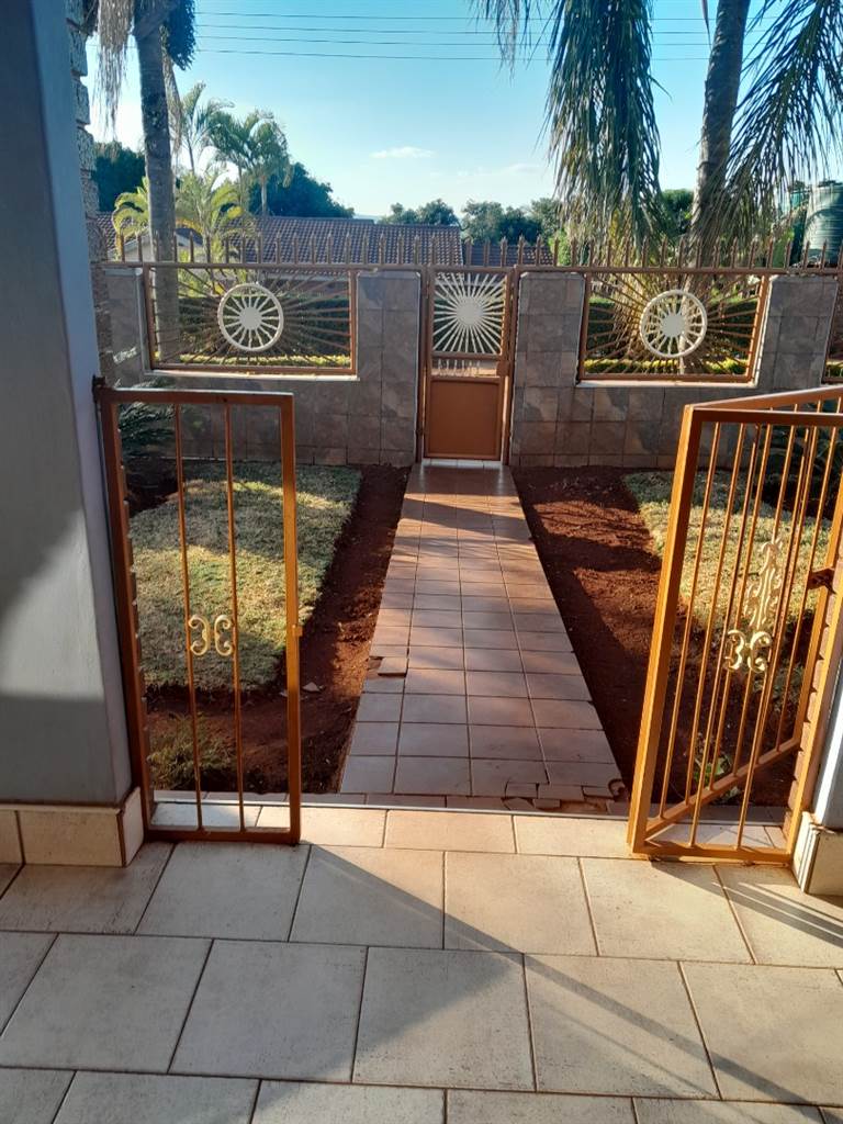 4 Bed House in Thohoyandou photo number 7