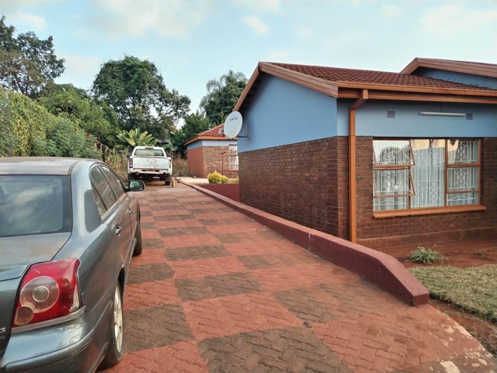 4 Bed House in Thohoyandou photo number 22