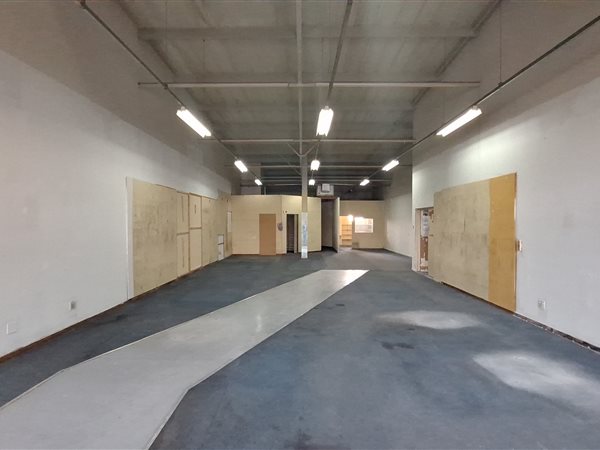 332  m² Industrial space