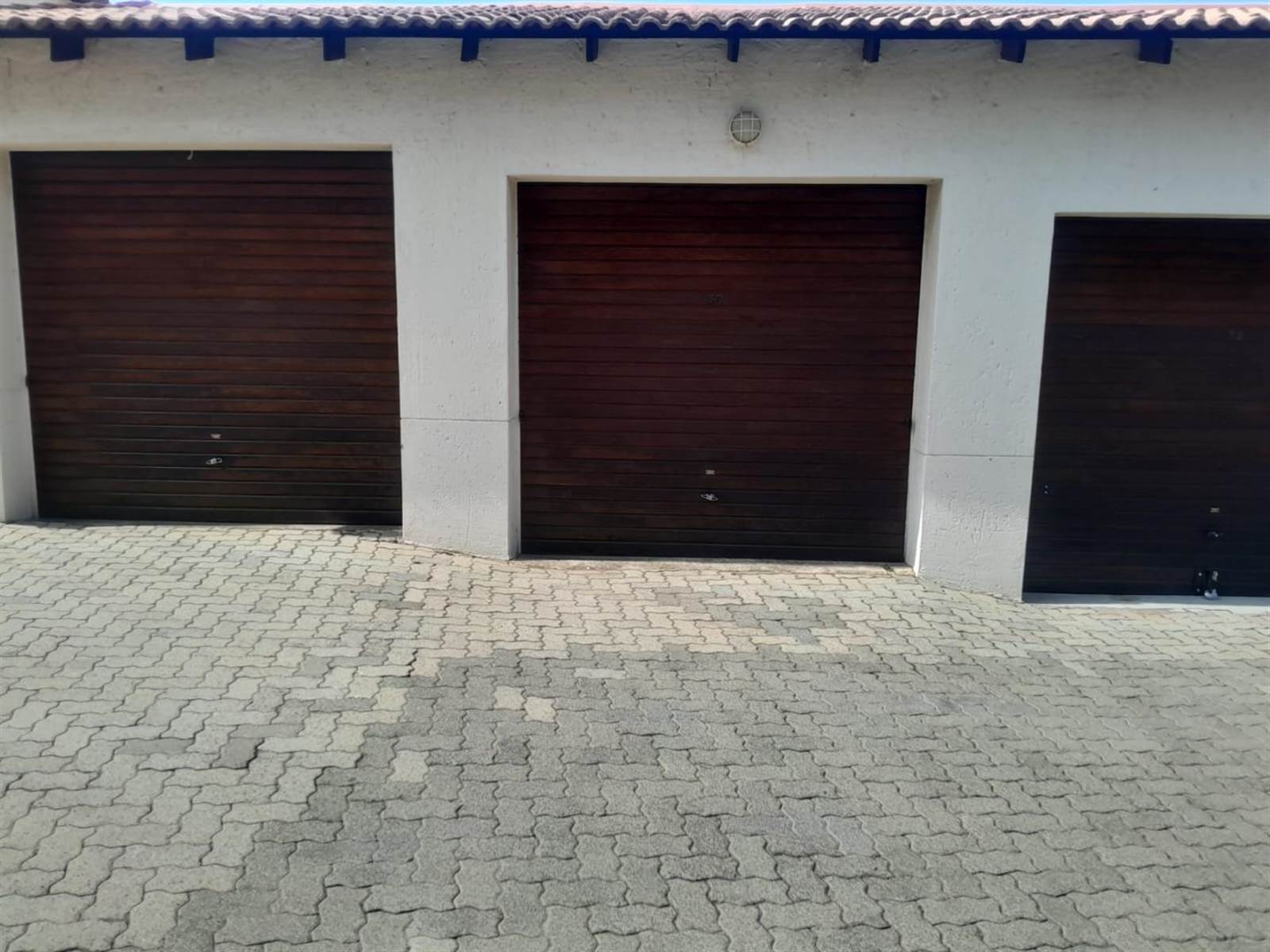 2 Bed Townhouse in Roodepoort Central photo number 11