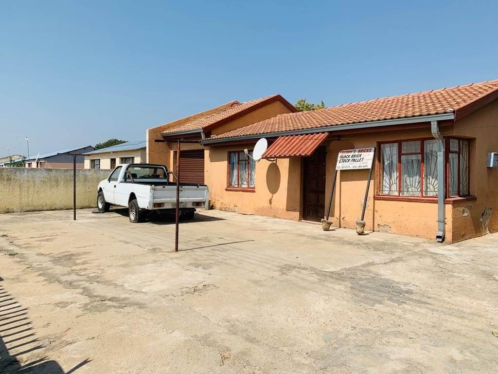 6 Bed House in Seshego photo number 1