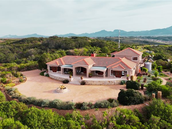 4 Bedroom House 4 Bedroom House