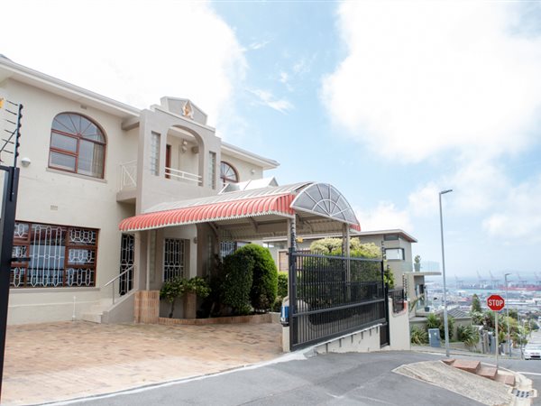 8 Bed House in Walmer Estate